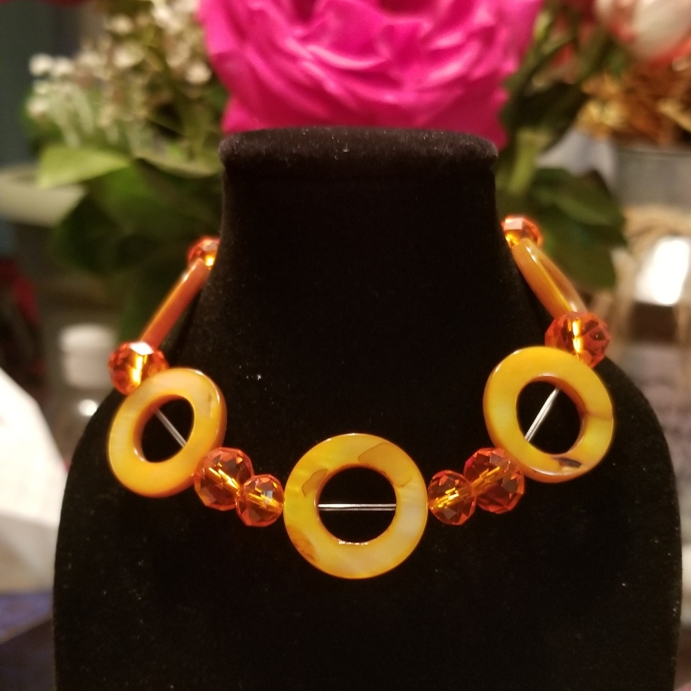 🎉🎉 HP!! 🌅 Natural shell orange stretch bracelet